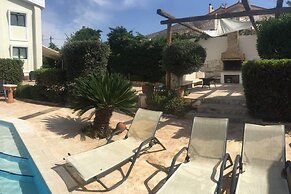 Stunning 4-bed Villa in Lagonisi Kalivia Thorikou