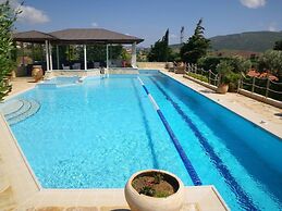 Stunning 4-bed Villa in Lagonisi Kalivia Thorikou