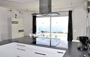 Excellent Seafront Villa in Cala Pi