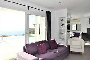 Excellent Seafront Villa in Cala Pi