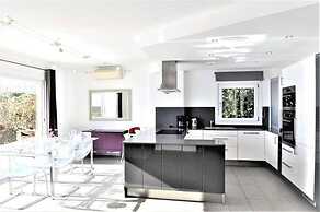 Excellent Seafront Villa in Cala Pi