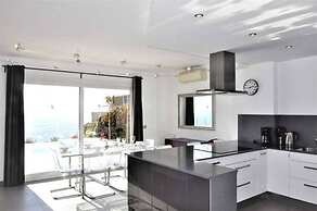 Excellent Seafront Villa in Cala Pi