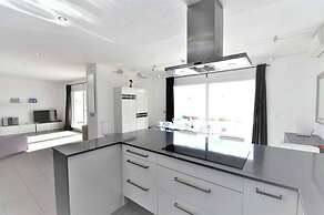 Excellent Seafront Villa in Cala Pi