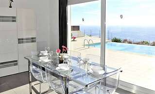 Excellent Seafront Villa in Cala Pi