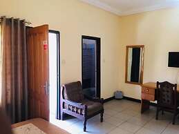 Room in B&B - Double Room With Balcony in the Heart of Accra