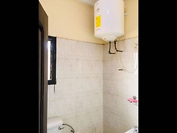 Room in B&B - Double Room With Balcony in the Heart of Accra