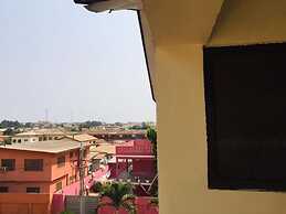 Room in B&B - Double Room With Balcony in the Heart of Accra