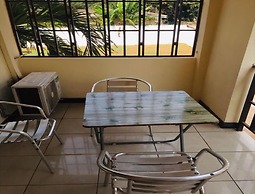 Room in B&B - Double Room With Balcony in the Heart of Accra