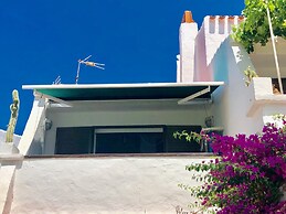 Apartment With Great Sea View and Community Swimming Pool and Private 