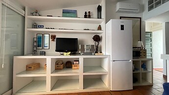 Apartment With Great Sea View and Community Swimming Pool and Private 