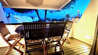 Apartment With Great Sea View and Community Swimming Pool and Private 