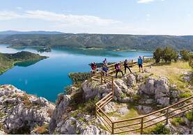 Immaculate 2-bed Cottage Near Krka Waterfalls