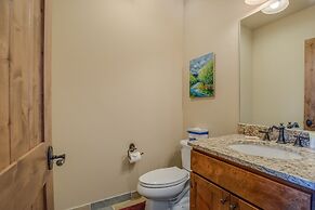 The Sanctuary Getaway - 192 3 Bedroom Home by RedAwning