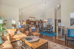 The Sanctuary Getaway - 192 3 Bedroom Home by RedAwning