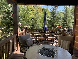 The Sanctuary Getaway - 192 3 Bedroom Home by RedAwning