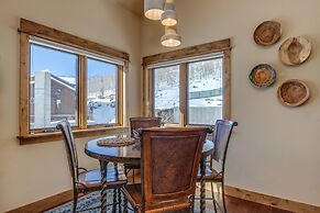 The Sanctuary Getaway - 192 3 Bedroom Home by RedAwning