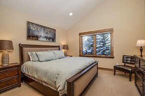 The Sanctuary Getaway - 192 3 Bedroom Home by RedAwning