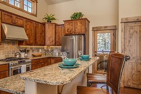 The Sanctuary Getaway - 192 3 Bedroom Home by RedAwning