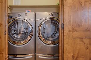 The Sanctuary Getaway - 192 3 Bedroom Home by RedAwning