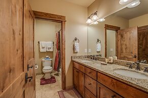 The Sanctuary Getaway - 192 3 Bedroom Home by RedAwning