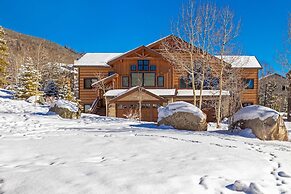 The Sanctuary Getaway - 192 3 Bedroom Home by RedAwning