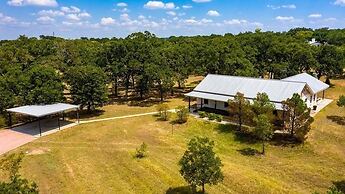 Pecan Farm Haus 2 Bedroom Cottage by RedAwning