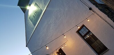 Campsite - The Ring Pub Glamping Pods
