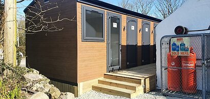 Campsite - The Ring Pub Glamping Pods
