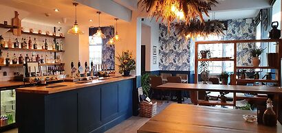 Campsite - The Ring Pub Glamping Pods