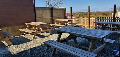 Campsite - The Ring Pub Glamping Pods