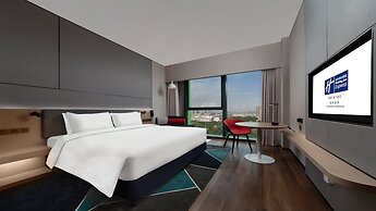 Holiday Inn Express Shenzhen Longhua by IHG