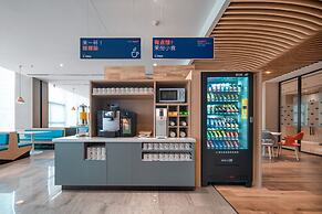 Holiday Inn Express Shenzhen Longhua by IHG