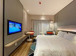 Holiday Inn Express Shenzhen Longhua by IHG