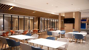 Holiday Inn Express Shenzhen Longhua by IHG