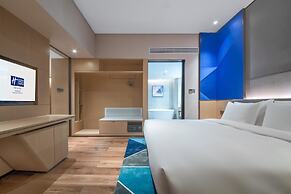 Holiday Inn Express Shenzhen Longhua by IHG