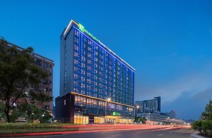 Holiday Inn Express Shenzhen Longhua by IHG