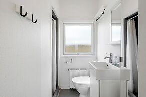 Charming 2-bedroom 12H Ocean Retreat, Summerhouse