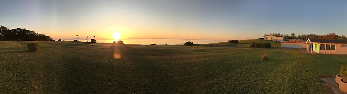 Charming 2-bedroom 12H Ocean Retreat, Summerhouse