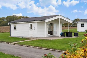 Charming 2-bedroom 12H Ocean Retreat, Summerhouse