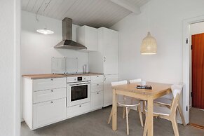 Charming 2-bedroom 12H Ocean Retreat, Summerhouse