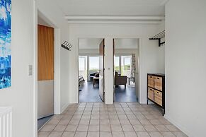 Beachfront Apartment D, 2 Bedrooms, Free Parking