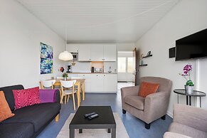 Beachfront Apartment D, 2 Bedrooms, Free Parking