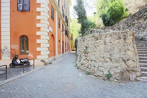 Quiet and Cozy Trastevere Hideaway
