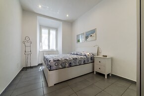 Porta Pia & Villa Torlonia Apartment with Balcony