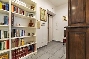 Porta Pia & Villa Torlonia Apartment with Balcony