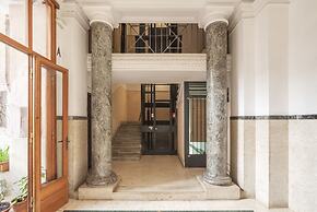 Porta Pia & Villa Torlonia Apartment with Balcony