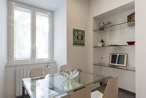 Porta Pia & Villa Torlonia Apartment with Balcony