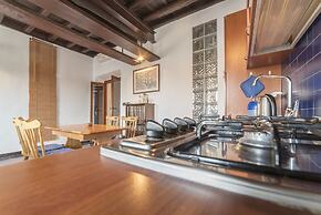 Colosseo Modern Apartment