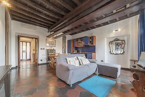 Colosseo Modern Apartment