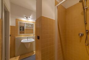 Colosseo Modern Apartment